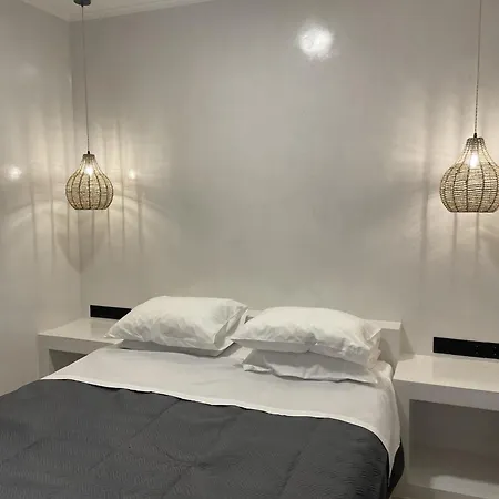 Country House Apartments アパート イオス島 チョーラ